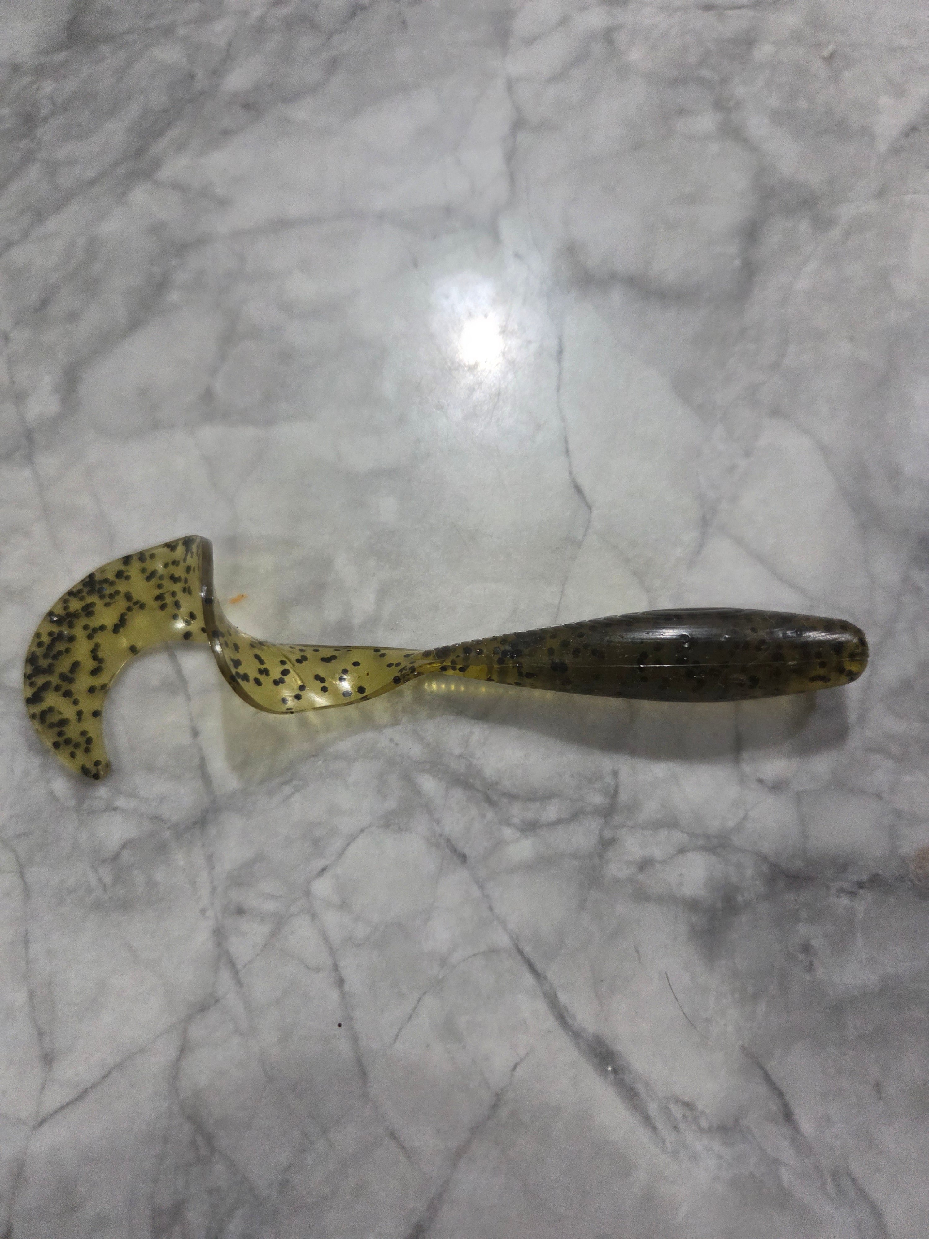 5"  Curly tail Action Grub many colors inside